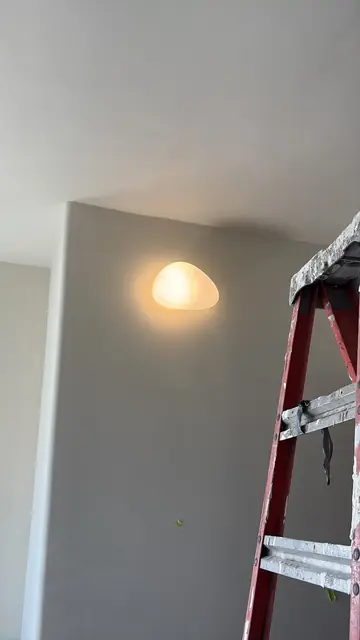 Aplique de pared en una escalera