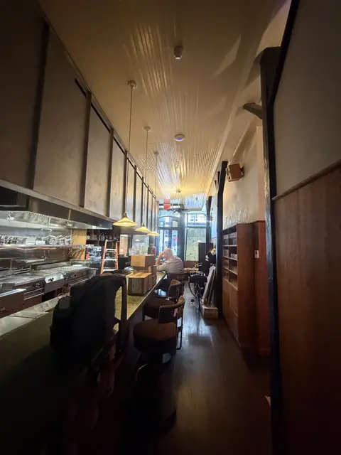 Iluminación de la barra de un restaurante