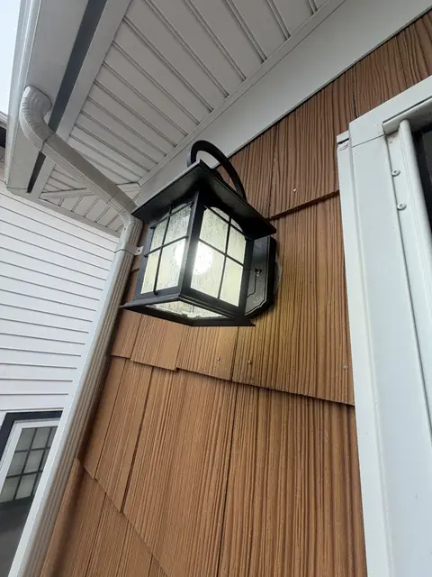 Farol exterior junto a la entrada
